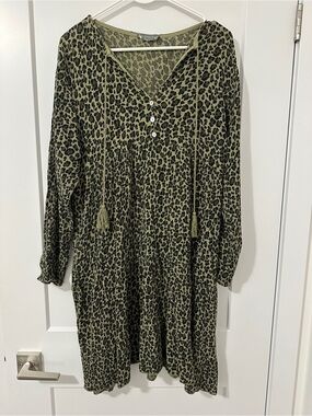 Pistache Green Leopard Print V-neck Flowy Dress Size Large Women’s